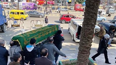 تشييع جثمان والد الفنانة مي فاروق إلى مثواه الأخير (صور)