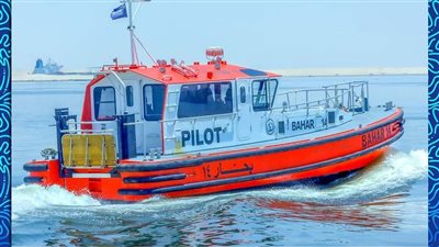 خدمة الإسعاف البحري تستجيب لاستغاثة وتنقل مريضا من إحدى السفن العابرة للقناة