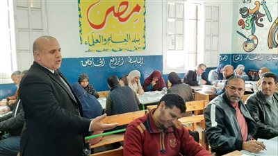 وكيل تعليم دمياط يتفقد أعمال التصحيح وتقدير الدرجات بكنترول الشهادة الإعدادية