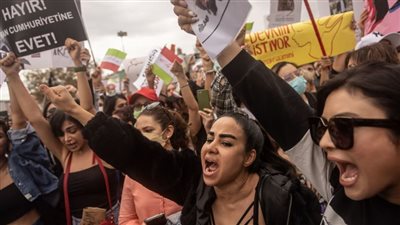 فرنسا تطالب إيران بالإفراج على الفور عن مواطن محتجز صحته متدهورة