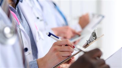 مستشفى فرنسي ينقل الأطباء جوا للتخفيف من نقص الأطقم