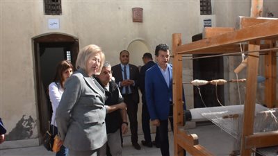 وزيرة الثقافة الأردنية تتفقد مركز الحرف بالفسطاط وتشيد بدوره