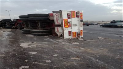 المصابين بالمستشفى.. لحظة انقلاب سيارة نقل ثقيل ودهسها ملاكي بدائري المعادي|صور
