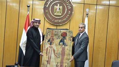 وزير القوى العاملة يتلقى وفد من وزارة الموارد البشرية والتنمية الاجتماعية السعودية