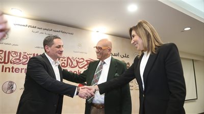 ندوة للكاتب الفرنسي رولان لومباردي وعرض لأول كتاب بالفرنسية في معرض الكتاب