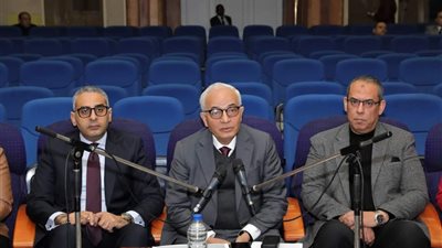 وزير التربية والتعليم يجتمع مع مديري المديريات عبر الفيديو كونفرانس