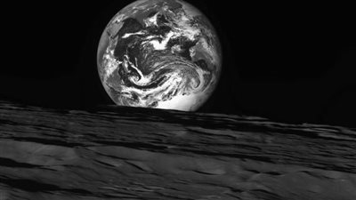 صور.. مركبة فضائية كورية ترسل صورًا مذهلة للأرض والقمر 