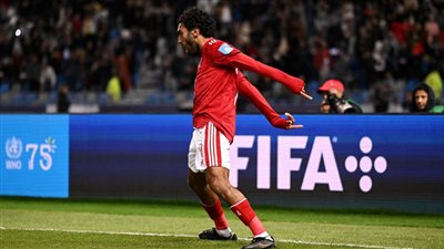 فيفا يتغني بحسين الشحات ويكتب اسمه بجانب ميسي ورونالدو 