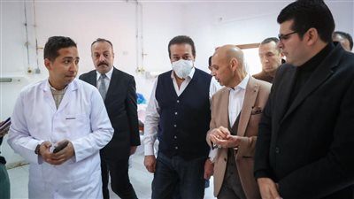وزير الصحة يتفقد مستشفى الحسينية المركزي ويوجه برفع كفاءة غرف الإقامة الداخلية