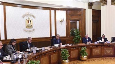 اجتماع هام لرئيس الحكومة مع وزراء المجموعة الاقتصادية