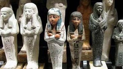 القبض على فلاح حول منزلة مخزن بداخلة 228 قطعة آثرية فى المنيا 