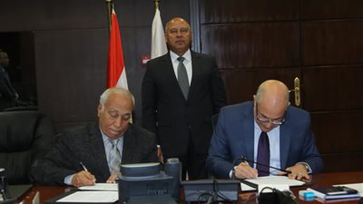 وزير النقل: إنشاء وإدارة وتشغيل منطقة لوجستية بالسلوم للموانئ البرية