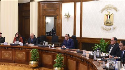 رئيس الوزراء يستعرض مخططات الجزء الغربي من الشريط الساحليّ بمدينة العلمين الجديدة