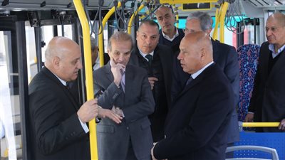  وزير النقل يزور مصنع MCV لتفقد النموذج الأولي لأوتوبيسات BRT الكهربائية