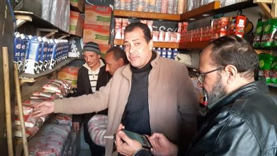 ضبط 131مخالفة.. رئيس مركز بني مزار يقود حملة مكبرة لمراقبة الأسواق