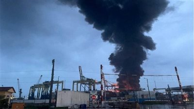 بسبب الزلازل.. سلطة الملاحة: السيطرة على حريق في ميناء إسكندرون التركي