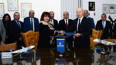 توقيع بروتوكول تعاون بين الشركة القابضة لمصر للطيران واتحاد المستثمرات العرب 