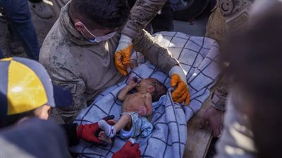 انتشال 16 رضيعا من تحت الأنقاض فى تركيا ونقلهم إلى أنقرة 
