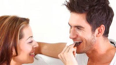 عيد الحب.. هل تعد الشوكولاتة مُثير للعلاقة الزوجية؟