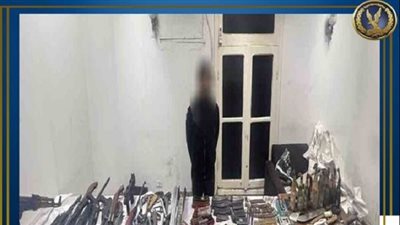 شخص يحول مسكنه ورشة لتصنيع الأسلحة النارية والبيضاء في قنا