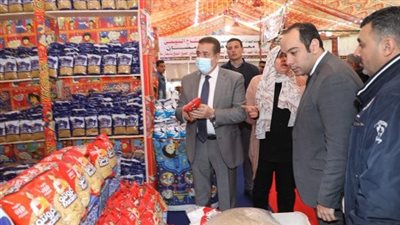 تمهيدًا لافتتاحه.. محافظ المنوفية يتفقد تجهيزات معر ض 