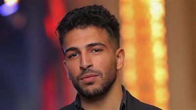 محمود ياسين يدخل 