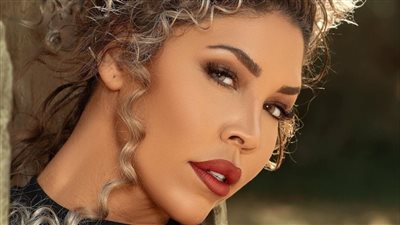 الفنانة العالمية لاروسي تغني باللهجة المصرية في أحدث أعمالها الغنائية