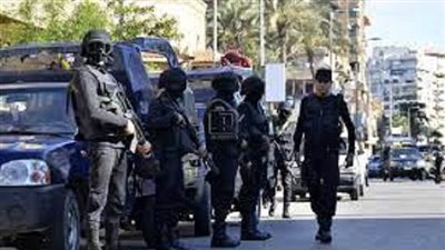 حبس شخصين لاتهامهما بممارسة أفعال مخجلة داخل سيارة بالشروق