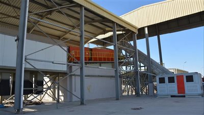 وزير التنمية المحلية يتفقد مصنع تدوير المخلفات بقرية تونا الجبل في المنيا 