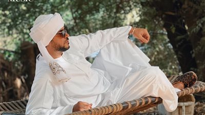 وسام على صدري.. سامو زين بالزي السوداني.. ما السبب! (صور)