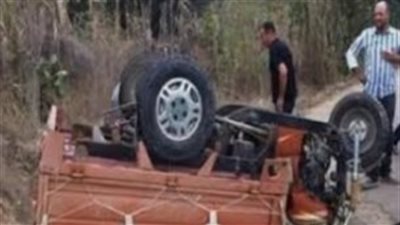 إصابة 4 أشخاص جراء انقلاب تروسيكل في البحيرة 