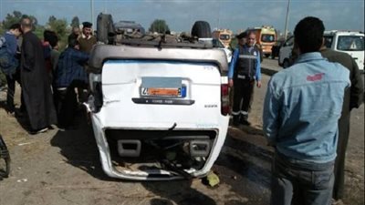 حادث انقلاب ميكروباص يتسبب في كارثة لـ4 شباب قبل مطار سوهاج الدولي