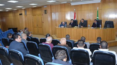 السكرتير العام لمحافظة المنيا يشهد اجتماع المبادرة الوطنية لتطوير الصناعة 