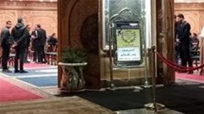 بدء عزاء شقيق حكيم.. ومصطفى كامل أول الحضور (صور)