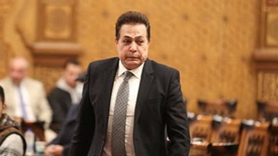 عصام كاريكا وبوسي في عزاء شقيق حكيم (صور)