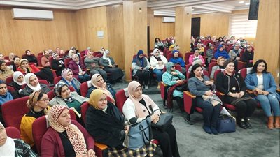 دور المرأة العاملة في المجتمع المدني في ندوة بالقابضة للمطارات