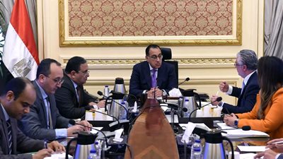 رئيس الوزراء يستعرض الموقف التنفيذي للمشروعات بالمنطقة الاقتصادية لقناة السويس