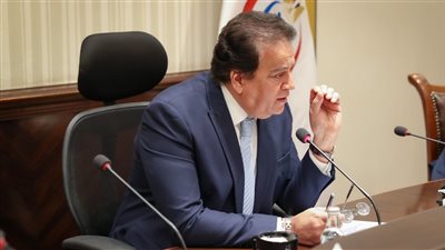 وزير الصحة يتفقد غرفة الطوارئ بهيئة الإسعاف المصرية 