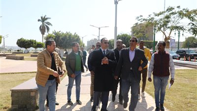 نائب محافظ المنيا يتفقد أعمال تجميل وصيانة كورنيش النيل 