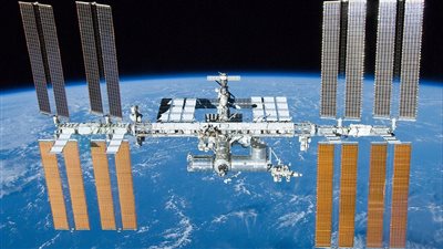 روسيا تحسم مصير 3 رواد فضاء عالقين في المحطة الدولية