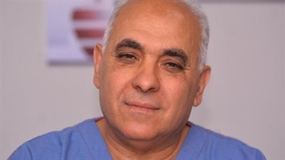 الجراح العالمي كريم أبو المجد يصل القاهرة لإجراء عمليات لزراعة المريء بالمجان