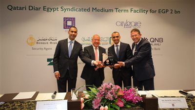 بنوك الأهلي ومصر وقطر الوطني يوقعون عقد تمويل مشترك بملياري جنيه
