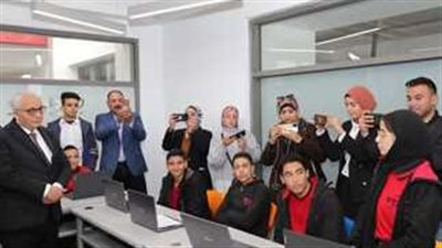 وزير التعليم يجري حوارا مع طلاب الثانوية العامة بالعاشر من رمضان 