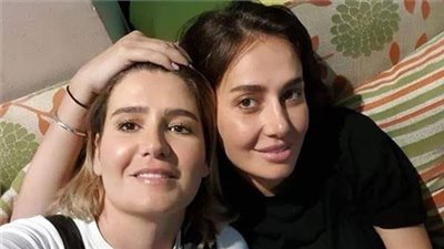 بصور نادرة ورسالة حب.. هنا شيحة تهنىء شقيقتها «حلا» بعيد ميلادها 