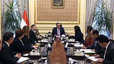 رئيس الوزراء يلتقي نائب رئيس البنك الأوروبي لإعادة الإعمار والتنمية