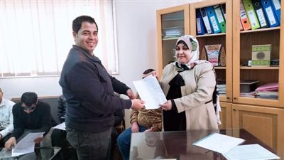 القوى العاملة: تسليم عقود عمل لذوي الهمم بدمياط لدمجهم بالسوق