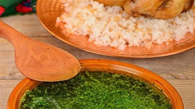  لسفرة مميزة.. طريقة عمل الملوخية بالدجاج