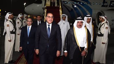 رئيس الوزراء يصل مطار الدوحة فى مستهل زيارته