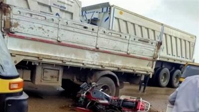 سيارة نقل تدهس موظفًا تحت عجلاتها بطريق بشعة في قرية بسوهاج