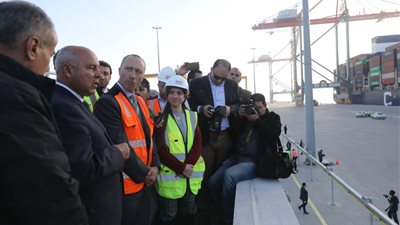 وزير النقل يكشف خطة السيسي لتحويل ميناء الإسكندرية لـ مركز تجارة عالمي